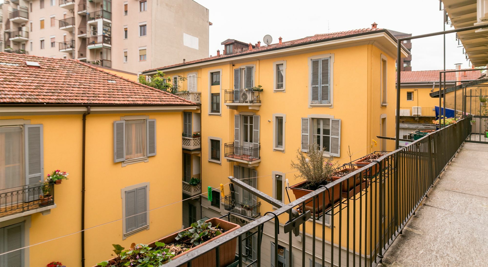 Pit Stop Navigli ميلان المظهر الخارجي الصورة