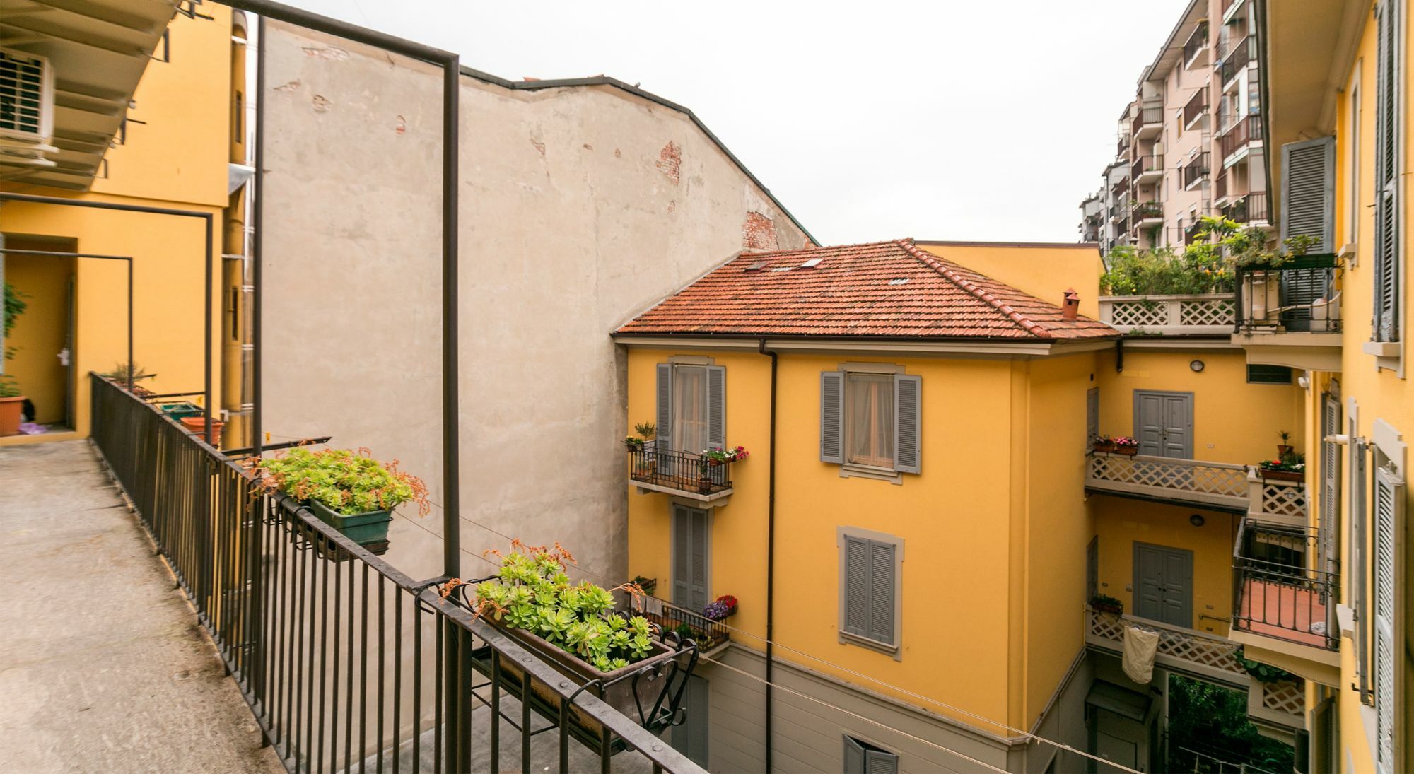 Pit Stop Navigli ميلان المظهر الخارجي الصورة